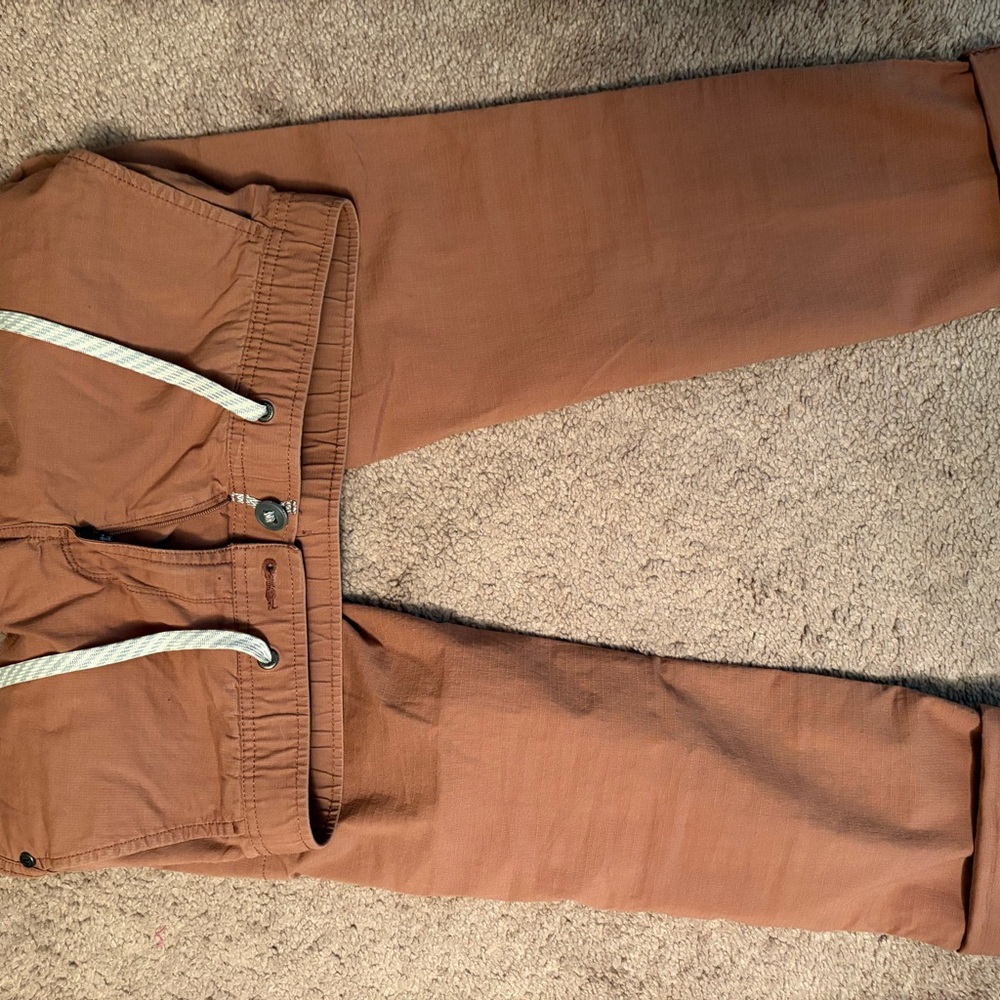 Vuori Women's Straight Leg Pants in Brown
